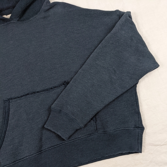 3 for $20 AE Cropped Hoodie - Picture 4 of 4